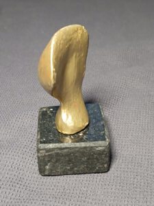 20. Abstraktion 1, Metall, 11x5x5, 90 €