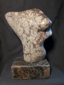 Lahnmarmor 8 mit Sockel 29 cm x 21 x 12 780 €