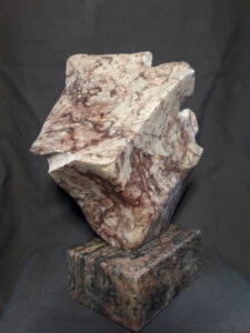 Lahnmarmor 9 mit Sockel, 29 cm x 22 x 14 540 €